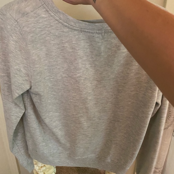 Cropped gray crewneck with cute patches - Picture 3 of 3